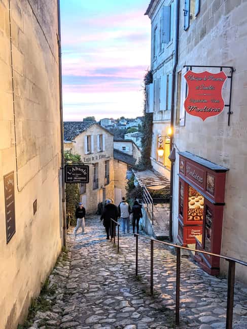 From Bordeaux: Half-Day Saint-Émilion Tour and Wine Tasting - What the guides add to the day