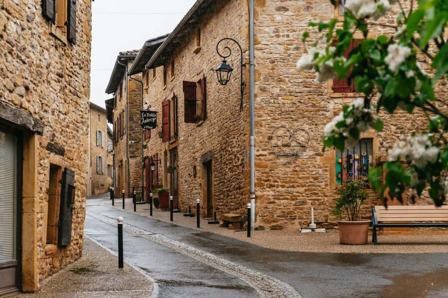 From Lyon: Golden Stones Beaujolais Wine Tasting Tour - Why southern Beaujolais makes a good Lyon day trip