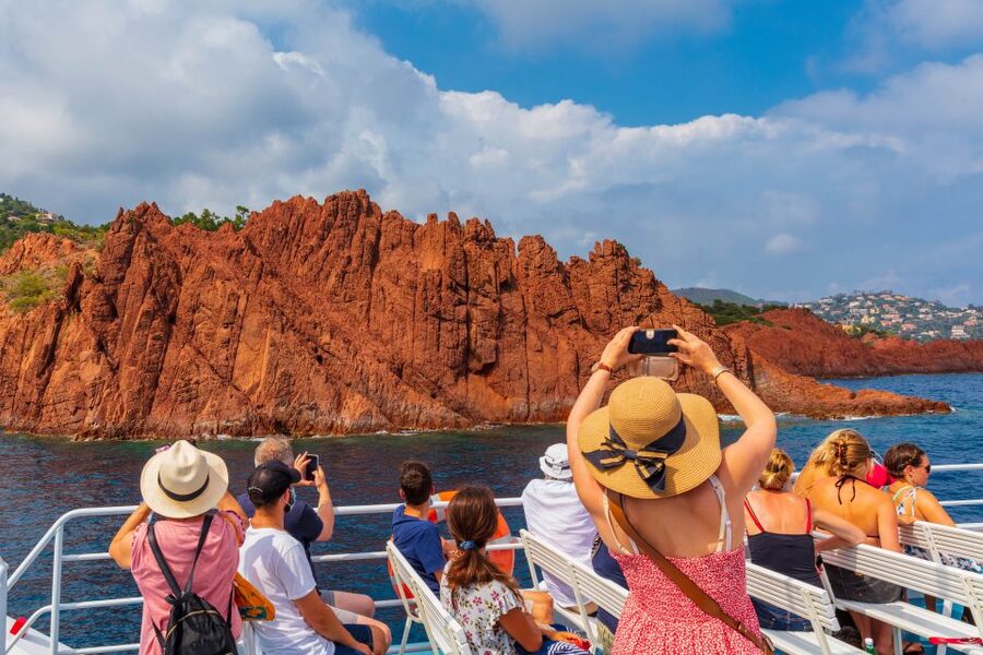 From Mandelieu: Corniche d'Or Sightseeing Cruise with Guide - Reaching the Esterel from Mandelieu