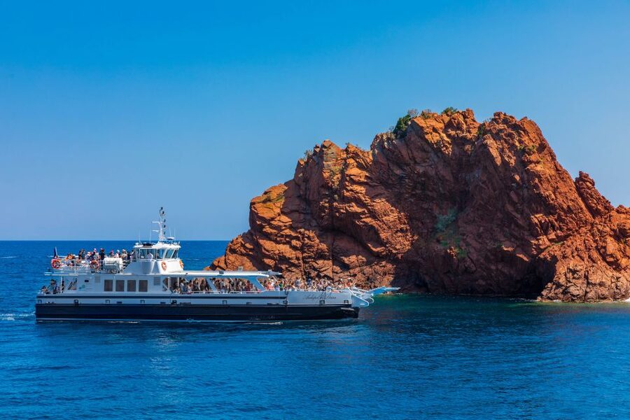 From Mandelieu: Corniche d'Or Sightseeing Cruise with Guide - Why the red cliffs matter