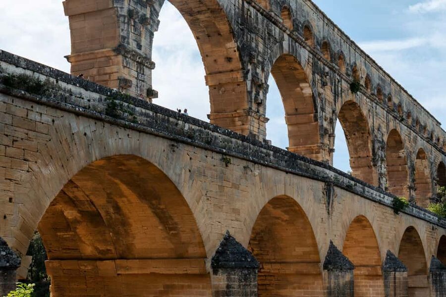 From Marseille: Provence Sightseeing Tour and Wine Tasting - Avignon, lunch and the City of the Popes