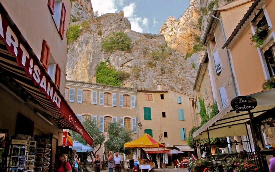 From Nice: Gorges du Verdon Guided Tour - Castellane brings you to the Alpine gateway