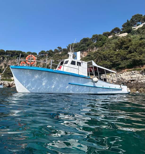 From Nice: Villefranche Bay Swimming & Snorkeling Boat Tour - The wood boat and the practical setup