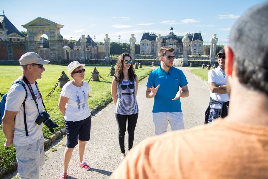 From Paris: Chateau de Fontainebleau & Vaux-Le-Vicomte Tour - Meeting at La Flamme and leaving Paris
