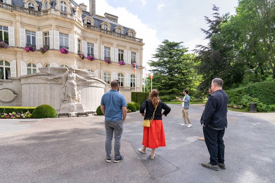 From Paris: Day Trip to Champagne with 8 Tastings & Lunch - Seeing the vineyards from the road