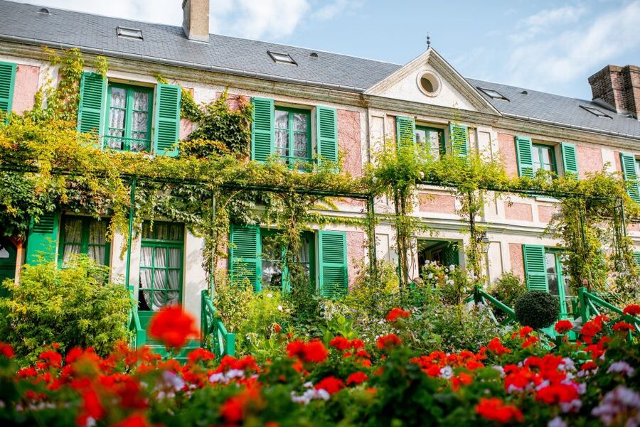From Paris: Giverny and Versailles Palace Guided Day Trip - Giverny: Monet’s house and gardens