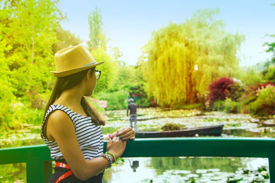 From Paris: Giverny and Versailles Palace Guided Day Trip - Versailles gardens: two hours to roam