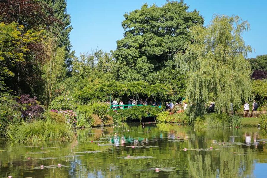 From Paris: Giverny Day Trip with Audio Guide or Live Guide - Why Giverny Deserves Time Away From Paris