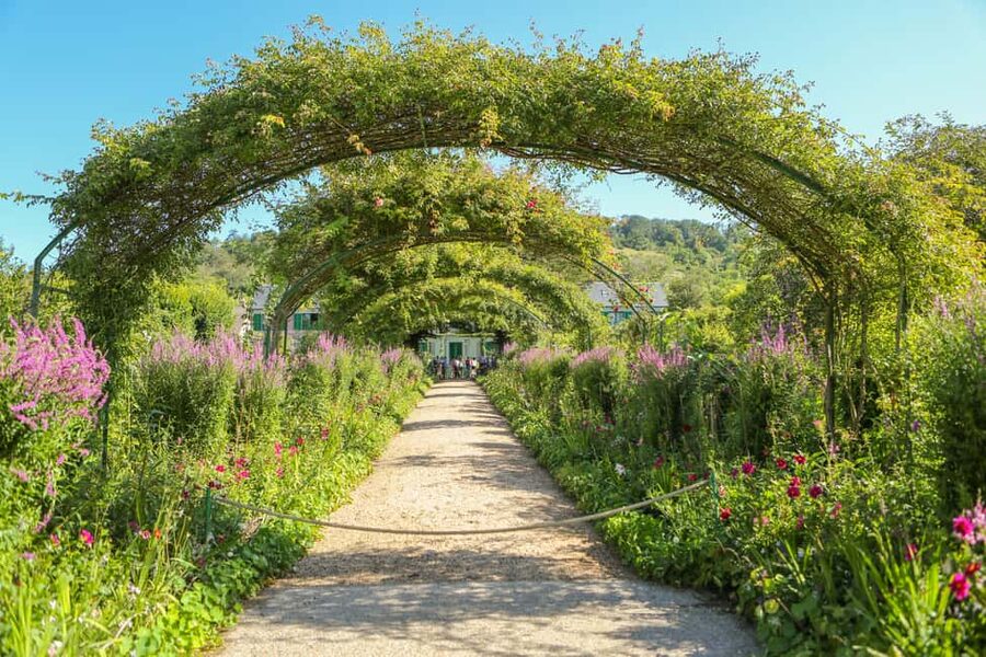From Paris: Giverny Day Trip with Audio Guide or Live Guide - Practical Tips for a Better Visit