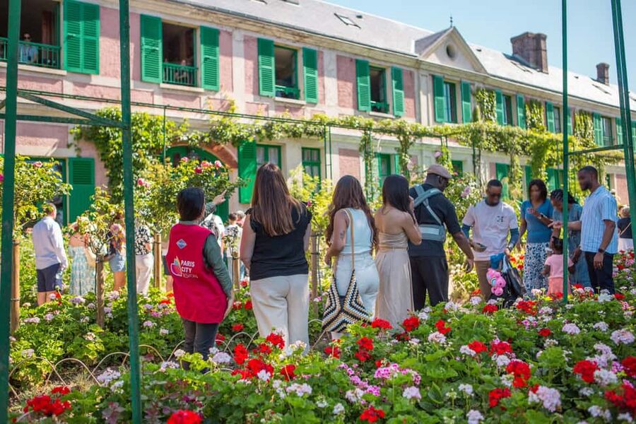 From Paris: Giverny Day Trip with Audio Guide or Live Guide - The Coach Ride From Central Paris