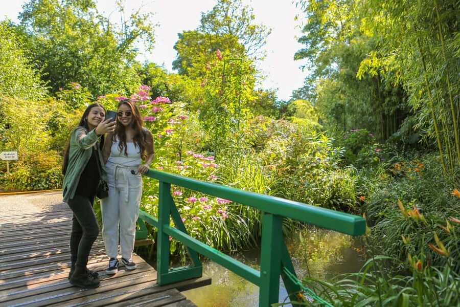 From Paris: Giverny Day Trip with Audio Guide or Live Guide - The Water Garden and Famous Lily Pond