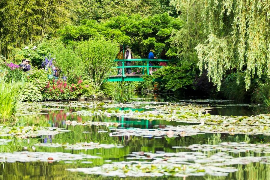 From Paris: Guided Day Trip to Monet's Garden in Giverny - What the guides add