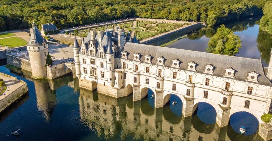 From Paris: Loire Valley Castles Day Trip With Wine Tasting - Chenonceau and the wine cellar