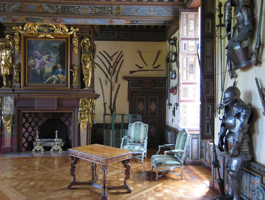From Paris: Loire Valley Castles Tour with Hotel Transfers - What the guide adds to the castles
