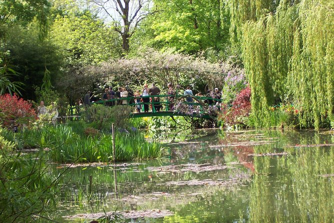 From Paris: Monet Gardens & Giverny Bike Tour with Picnic Stop - Meeting in Paris and riding to Vernon