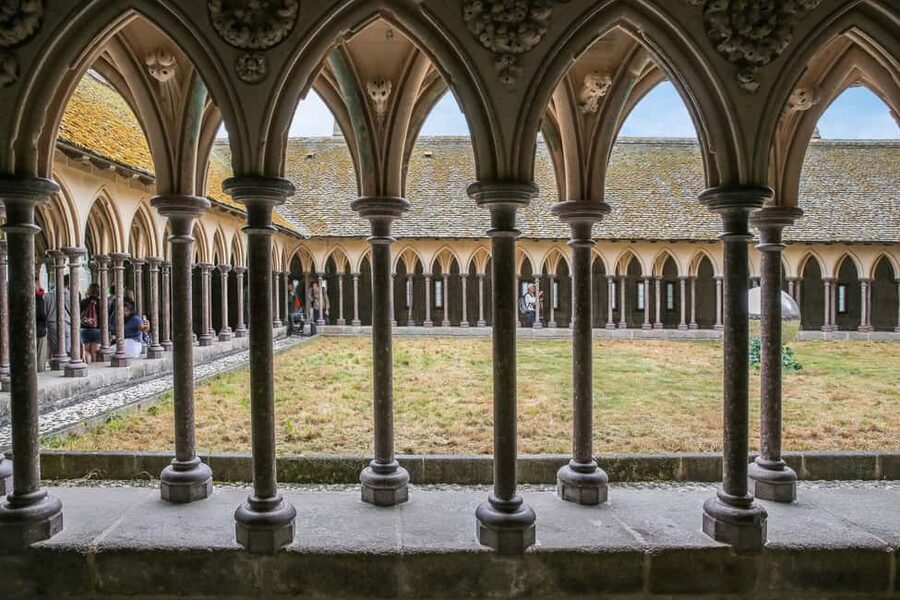 From Paris: Mont Saint-Michel Tour with Hotel Pickup Service - What the guide adds to the experience