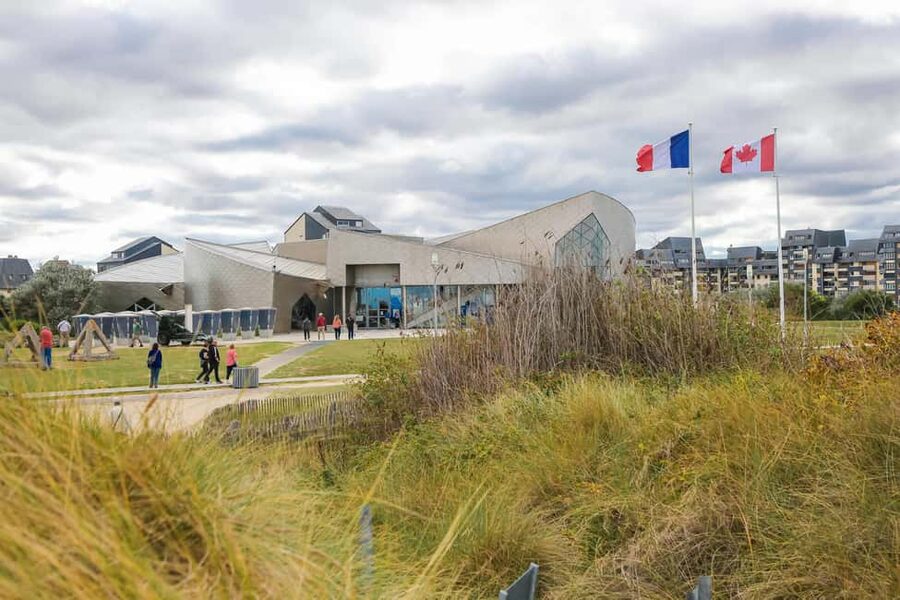 From Paris: Normandy D-Day Beaches Day Trip - Longues-sur-Mer and the Atlantic Wall