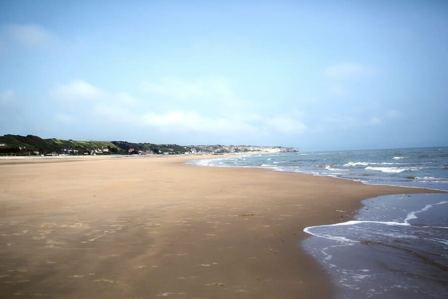 From Paris: Normandy D-Day Beaches Day Trip with Lunch - The guide can make or break the day