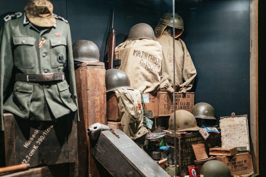 From Paris: Normandy D-Day Landing Beaches Full-Day Tour - What the guides add to the experience