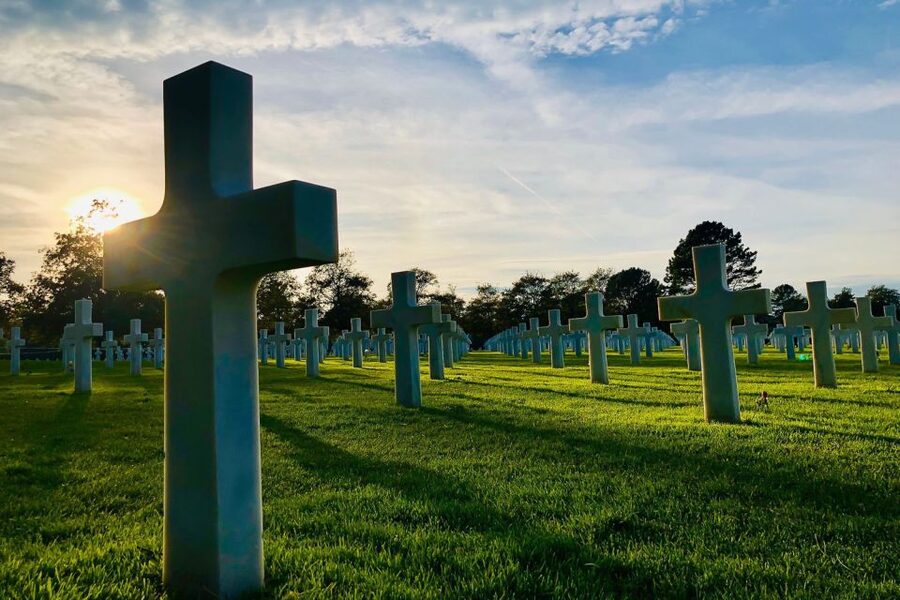 From Paris: Normandy Landing Beaches D-Day Tour by Minibus - Gold Beach and Juno Beach along the coast