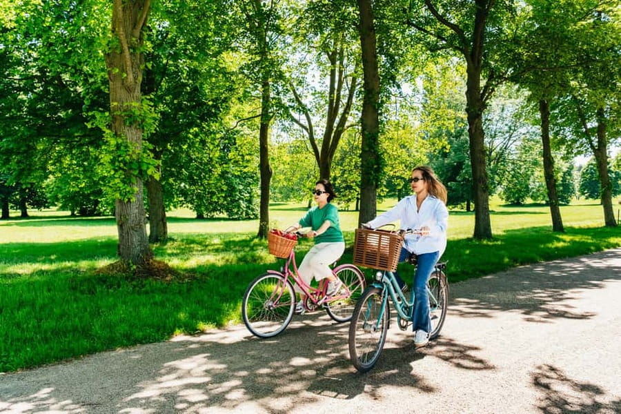 From Paris: Skip-the-Line Palace of Versailles Bike Tour - Entering the château before the biggest crowds