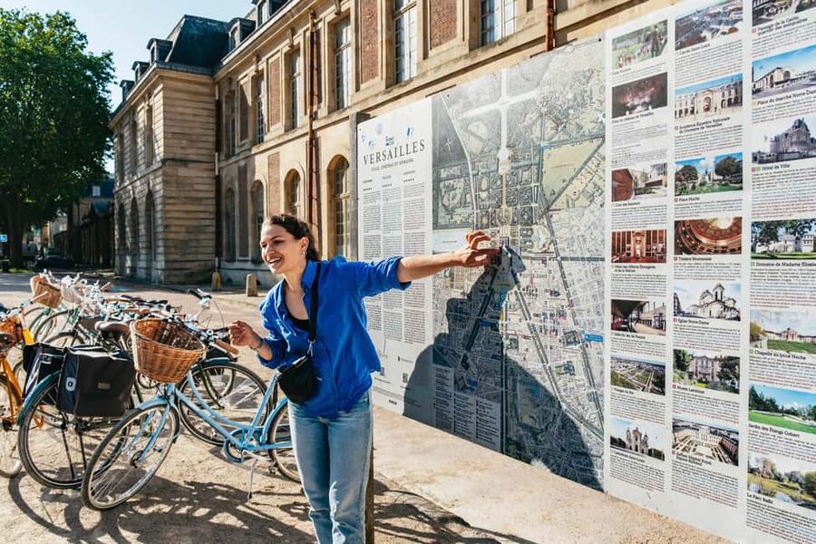 From Paris: Skip-the-Line Palace of Versailles Bike Tour - A picnic beside the Grand Canal