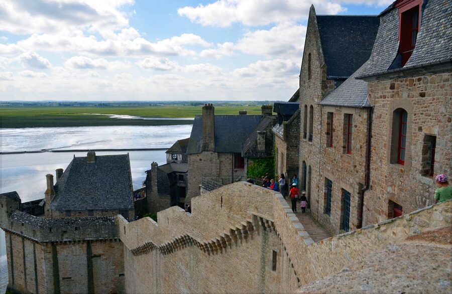 From Paris: Small-Group Mont St Michel Tour & Cider Tasting - Which guide style should you expect?