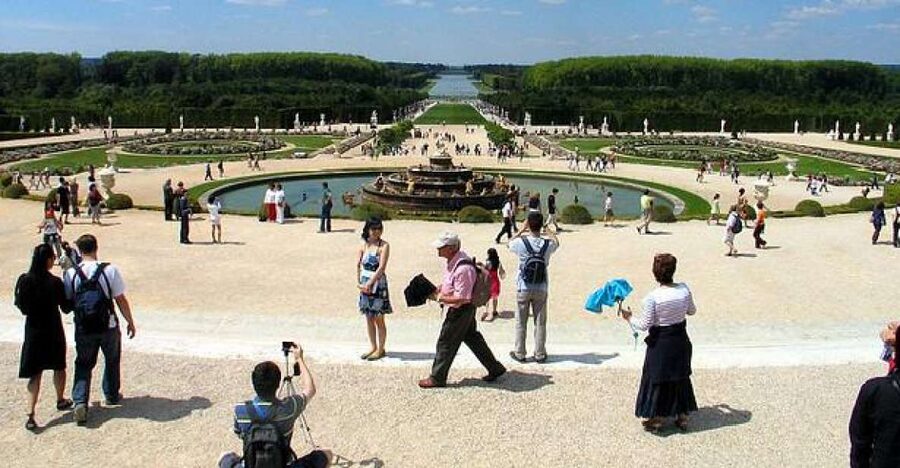 From Paris: Versailles Guided Tour by Deluxe Minibus - Entering the Palace through the State Apartments