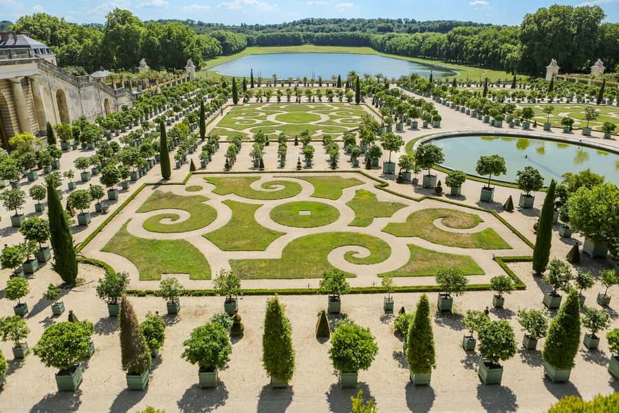 From Paris: Versailles Guided Tour with Skip-the-Line Entry - A practical note about the audio equipment