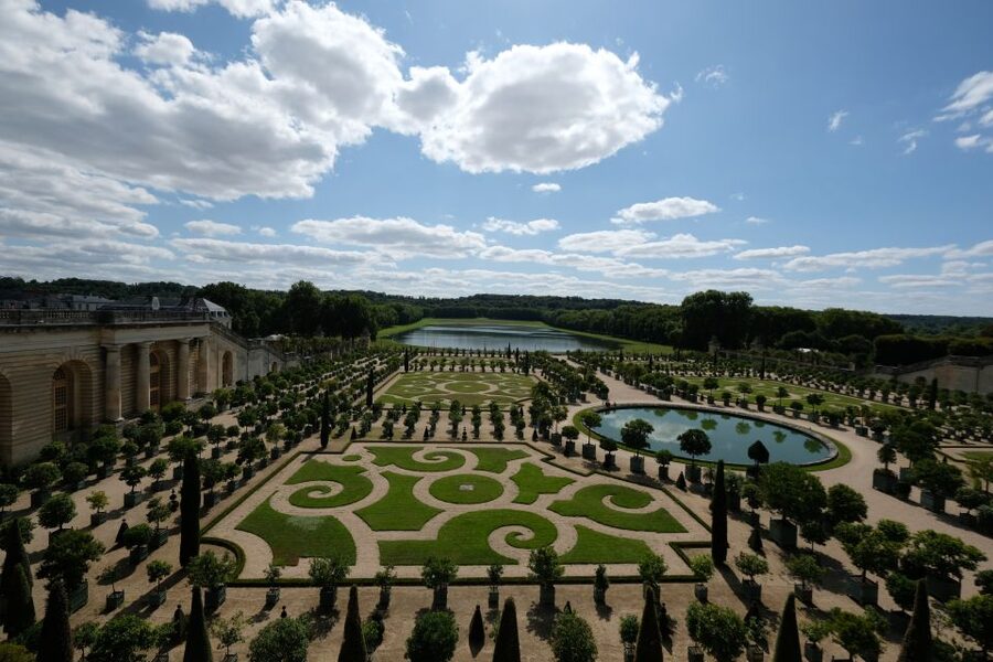 From Paris: Versailles Palace and Gardens Guided Day Trip - Group Size, Guides, and the Listening Experience