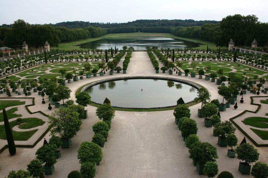 From Paris: Versailles Palace and Gardens Guided Experience - Meeting at Invalides and taking the train