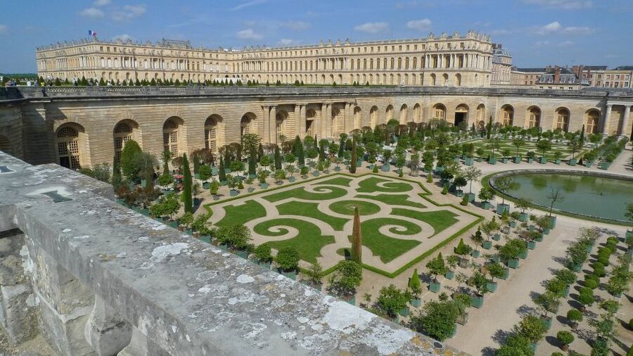 From Paris: Versailles Palace and Gardens Guided Experience - Should you book the Versailles garden and palace tour?