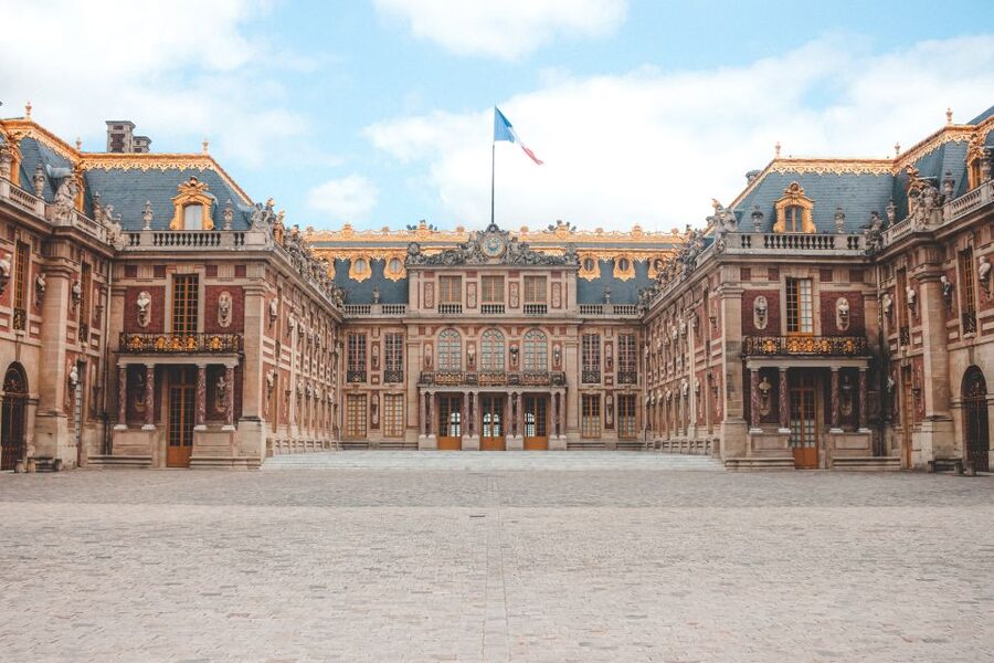 From Paris: Versailles Palace and Gardens Guided Experience - The two-hour garden tour with a live guide
