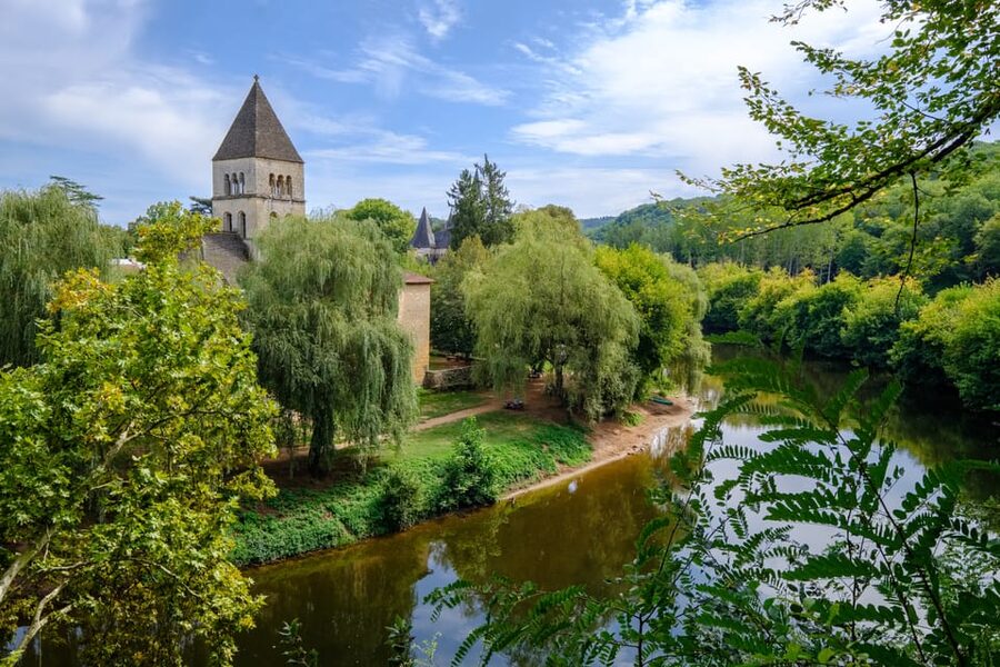 From Sarlat: Half-Day Skip-the-Line Lascaux IV Tour - The Vezere Valley and Saint-Leon-sur-Vezere