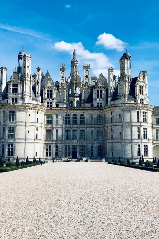 From Tours: Chenonceau and Chambord Castles Guided Tour - The one-hour ride from Tours