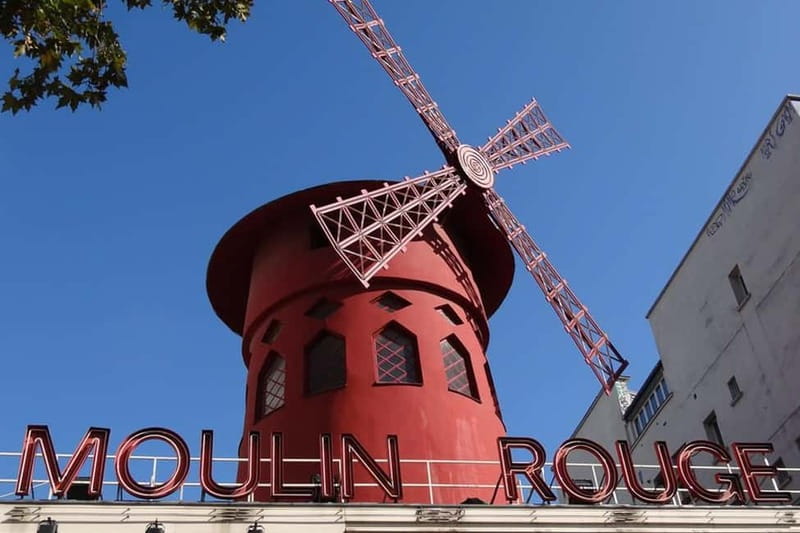 German private Walking Tour through Montmartre & Passages - Place du Tertre and the artists’ stories