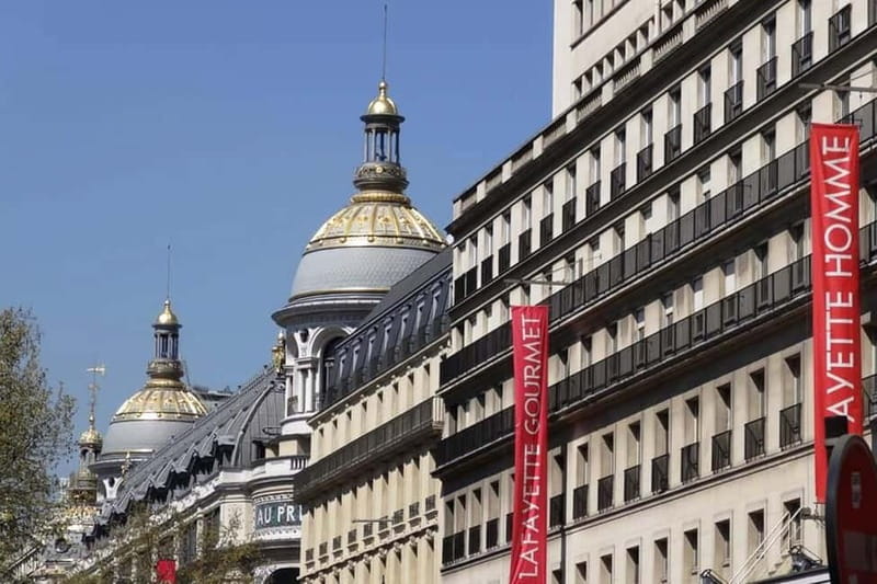 German private Walking Tour through Montmartre & Passages - Sacré-Cœur and the best-known Montmartre views