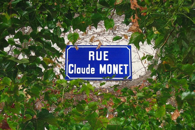 Giverny and Monet's House Half Day Trip from Paris Guide or Audio - Inside Monet’s house and studio