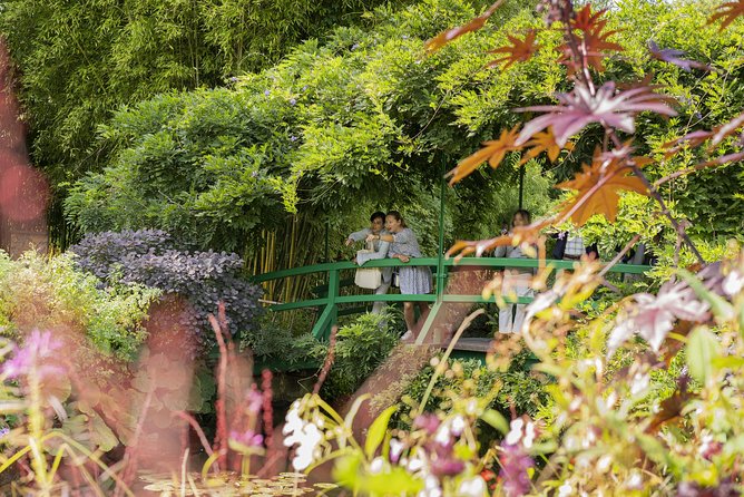 Giverny and Monet's House Half Day Trip from Paris Guide or Audio - The coach departure at 45 Avenue de la Bourdonnais