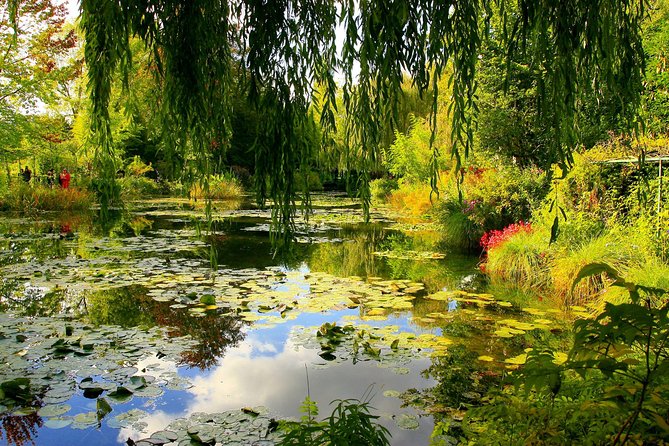 Giverny and Versailles Small Group Day Trip from Paris with Lunch - Giverny and Monet’s house