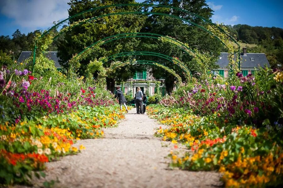 Giverny: Monet's House and Gardens Guided Tour - Key points to know before booking