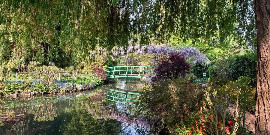 Giverny: Monet's House and Gardens Guided Tour - Inside Monet’s house