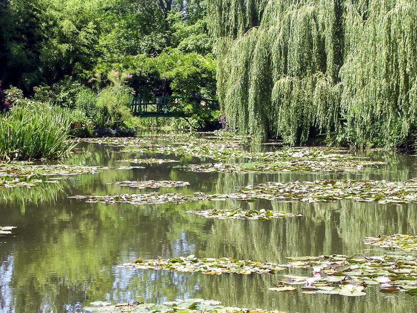 Giverny: Monet's House and Gardens Guided Tour - Timing tips for a quieter visit