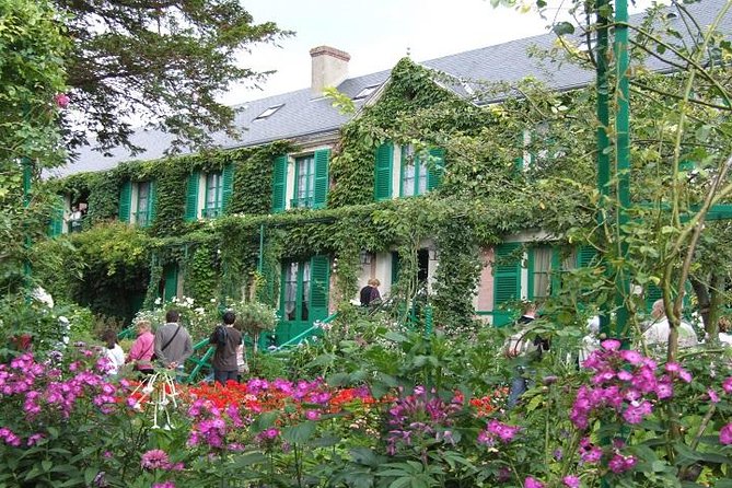 Giverny Small-Group Minivan with Hotel Pickup or Meeting Point - The ride from Paris in an eight-seat minivan