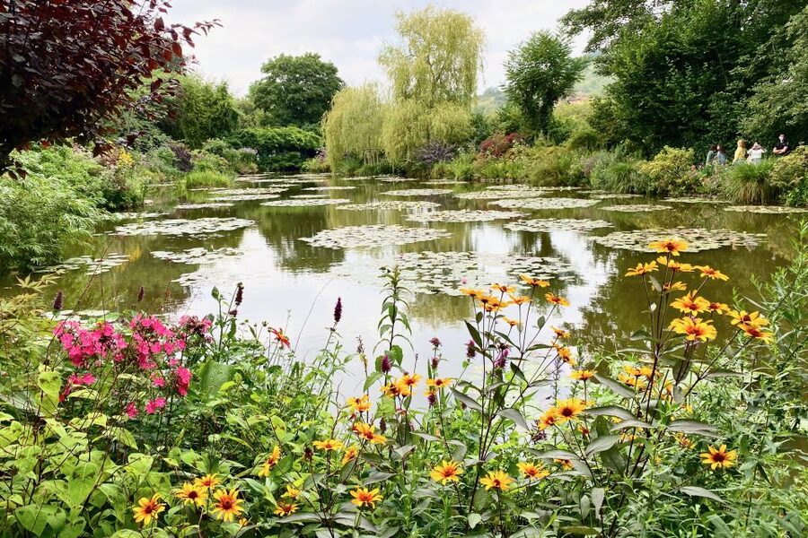 Giverny Versailles Trianon Small Group by Minivan from Paris - The morning drive from Paris to Monet’s Giverny
