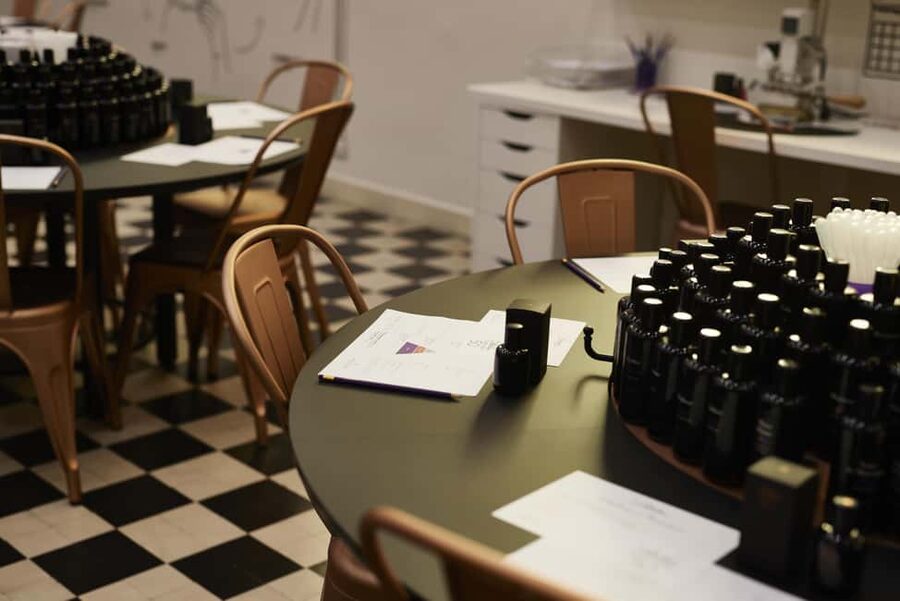 Grasse: 1-hour Perfume Workshop - From favorite notes to a measured formula