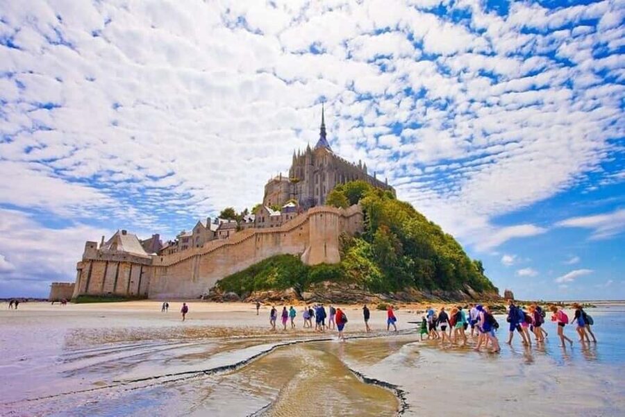 Group Visit to Mont Saint-Michel: A Shared Historic Journey - The 2.5-hour ride from Le Havre or Honfleur