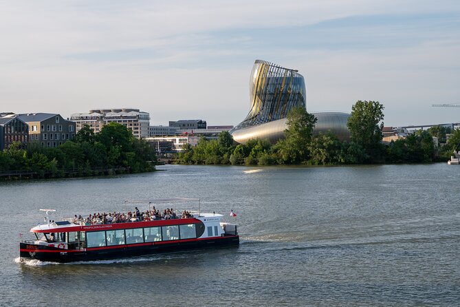 Guided cruise Bordeaux UNESCO - Bordeaux’s old center from the Garonne