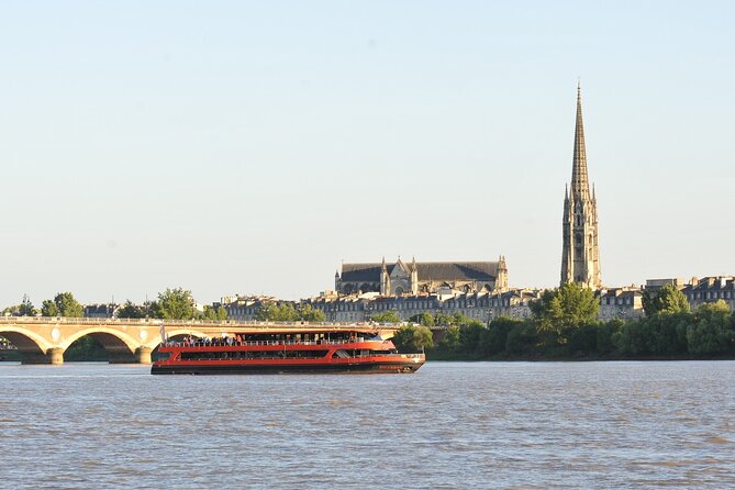 Guided cruise Bordeaux UNESCO - Pont Chaban-Delmas, a modern working bridge