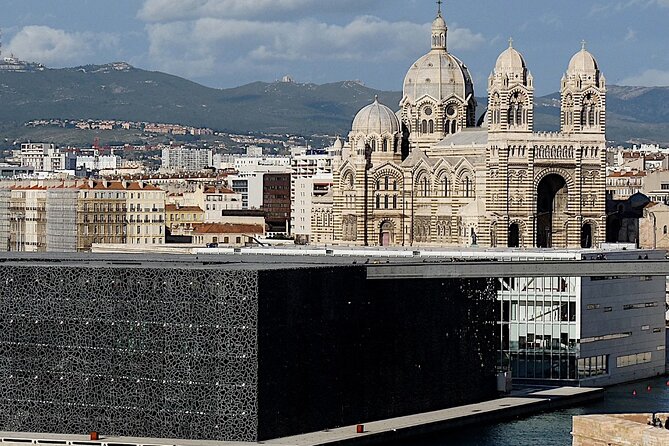 Guided Tour in Marseille: Vieux Port & Old City - Le Vieux Port: Marseille’s natural starting point